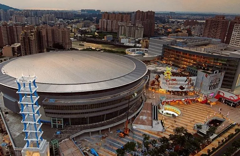 高雄8月演唱會熱鬧登場！市府推出商圈夜市優惠券，持票可至左營、美麗島、巨蛋站兌換，8/31前可於指定商圈夜市使用。（圖／翻攝自Klook）