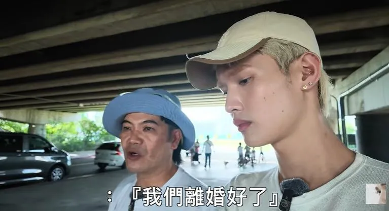 馬國弼（左）當時負債，老婆毅然提出：「我們離婚好了。」（圖／翻攝鍾明軒YouTube）