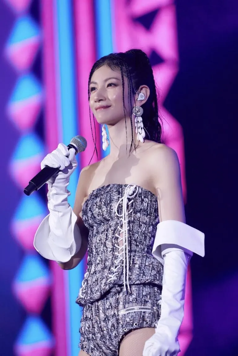 李千那受訪時透露，因下雨關係舞台相當溼滑，表演過程中一度差點滑倒。（圖／北市府觀傳局 提供）