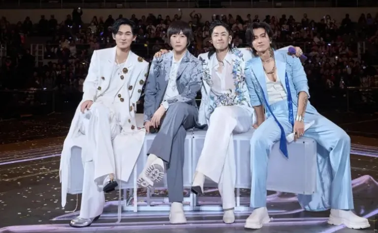 由周渝民（左起）、五月天阿信、吳建豪、周渝民共同打造的《F✦FOREVER恆星之城》演唱會。（圖／相信音樂）