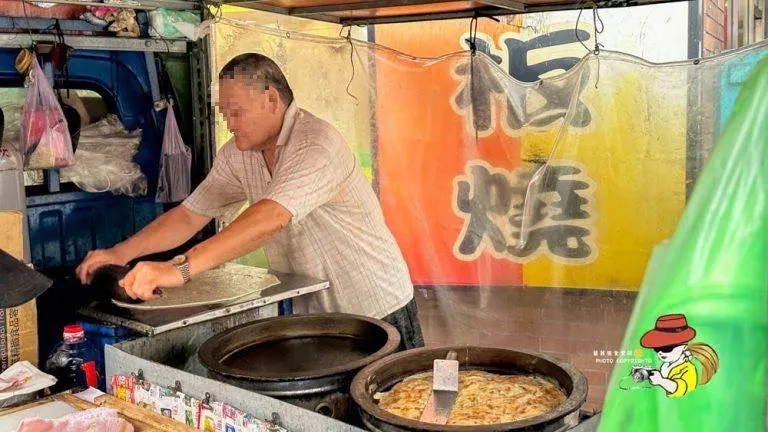 2夫妻生前認真打拼的模樣。（圖／「翁翁美食空間」粉專授權使用）