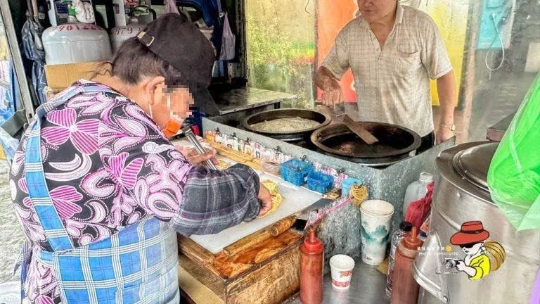 2夫妻生前認真打拼的模樣。（圖／「翁翁美食空間」粉專授權使用）