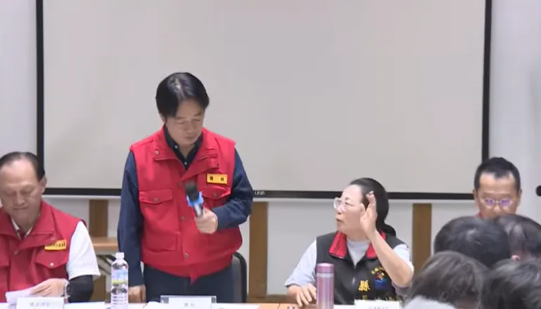 徐榛蔚舉手發言。（圖／中天新聞）