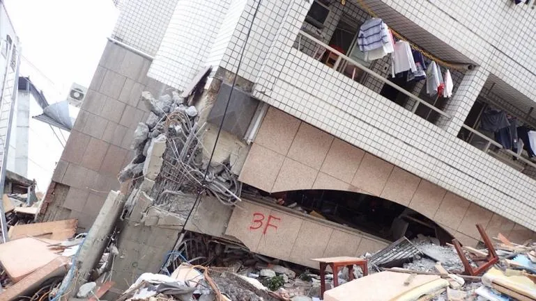 地震大樓倒塌案件中90%以上屬於1、2樓層柱破壞爆裂倒塌情況。（圖／戴雲發提供）