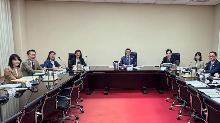 彰化縣長王惠美10日北上拜會行政院長卓榮泰爭取彰化地方建設。(圖/政院提供)