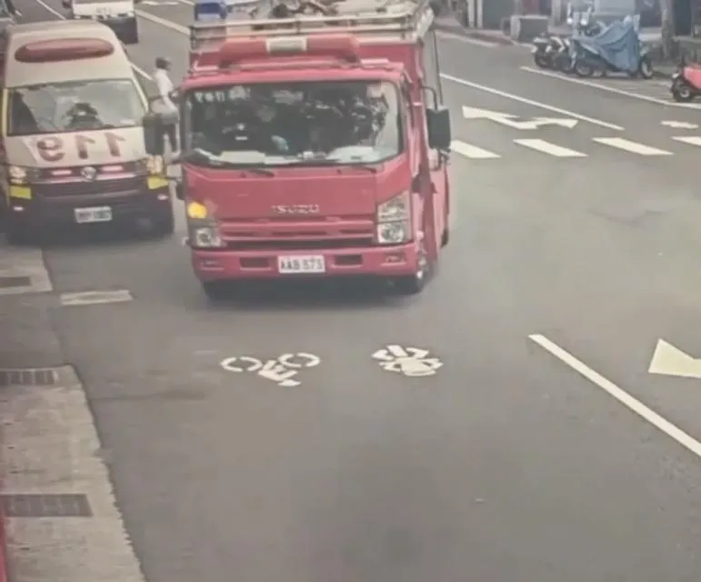 警消趕抵畫面。（圖/警方提供）