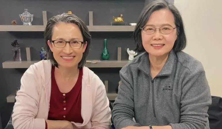 綠委建議由副總統蕭美琴（左）、前總統蔡英文（右）擔任赴美談判特使團長。（圖／蔡英文臉書）