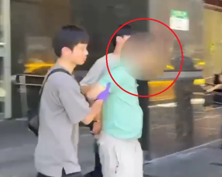 陳男(左2)疑因不滿亡父遺產分配不均,才起意縱火。(圖/翻攝畫面)