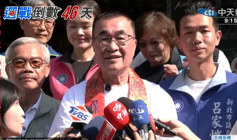 國民黨新北市長參選人李四川13日深入對手蘇巧慧的本命區樹林拜票。（圖／中天新聞）