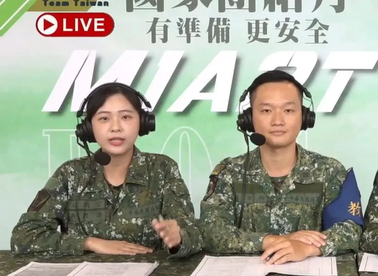 中尉吳偲語在M1A2T直播主持中爆紅。(圖/擷取自國防部發言人臉書)