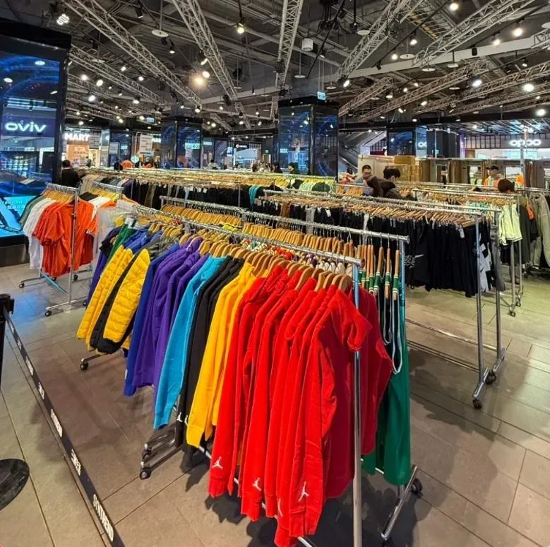 NIKE特賣會湧入大批消費者搶購。（圖／翻攝自「SYNTREND 三創生活園區」臉書）