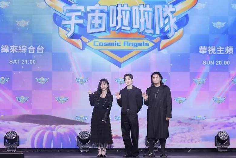 大型原創實境選秀節目《宇宙啦啦隊》3日下午在台北舉行開播記者會,製作人B2陳彥銘(右)與韓團SUPER JUNIOR成員銀赫(中)、藝人藤井麻由(左)一同出席,分享節目錄製時發生的趣事。(圖/中央社)