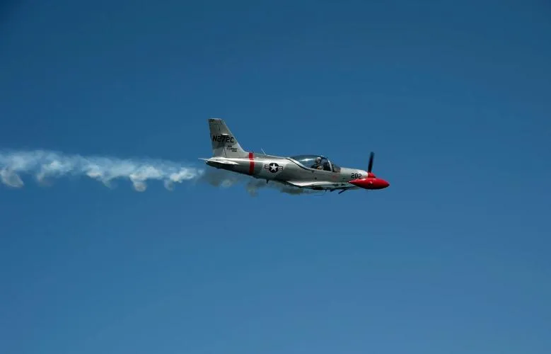 菲律賓空軍2架SF-260教練機證實在訓練中對撞墜毀，造成4人罹難。圖為美國Air Combat USA的SF-260教練機。（圖／翻攝自美國防部國防視覺資訊發布服務單位DVIDS）