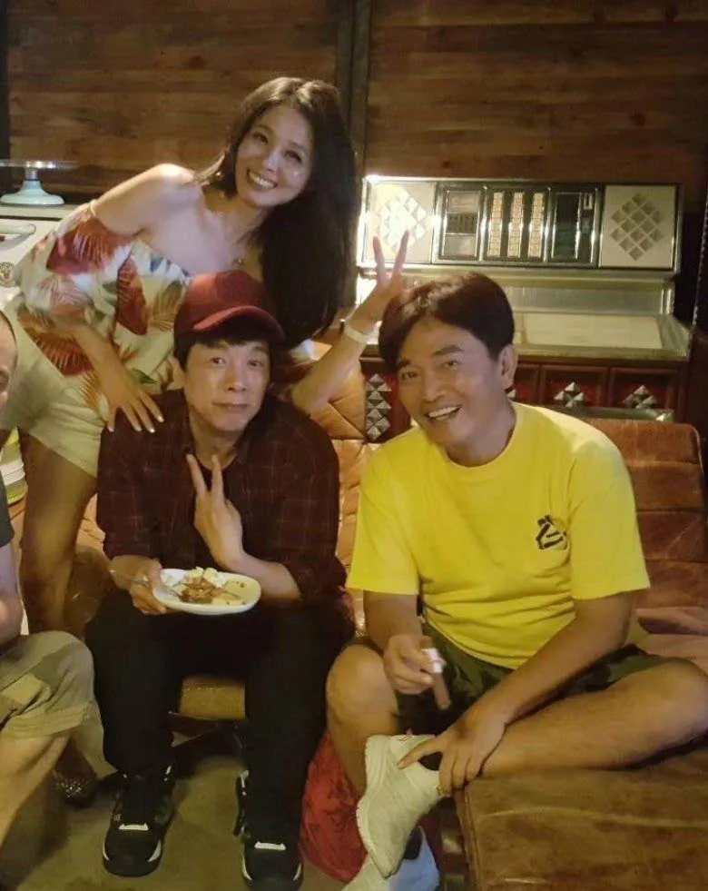 吳宗憲(右)曾在曹西平(中)重返演藝圈時,給予相當多幫助。(圖/翻攝FB 呂文婉get in TOUCH)