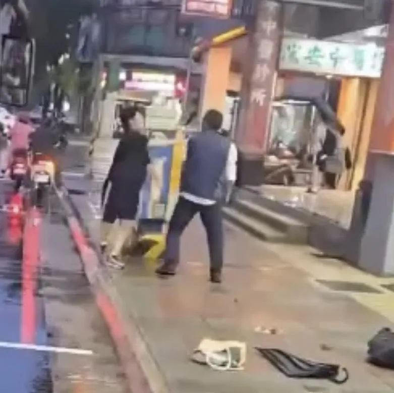 桃園客運司機暴打學生事件不斷延燒。（圖/翻攝畫面）