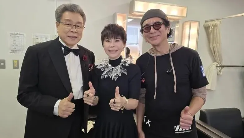 金鐘歌王楊烈（左）《自由之地》世界巡迴演唱會12日在日本千葉縣浦安市文化會館開唱，金曲歌后詹雅雯（中）經歷脊椎手術僅兩週，堅持抱病前來日本力挺。（圖／印太戰略智庫提供）