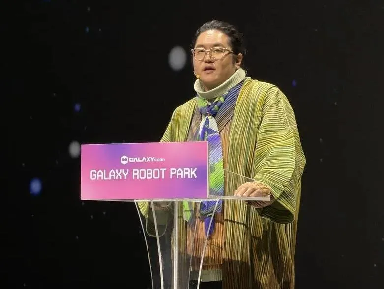 韓國歌手G-Dragon所屬的經紀公司Galaxy Corporation打造了一座結合機器人技術的娛樂科技空間GALAXY ROBOT PARK，15日正式在首爾開幕。代表崔龍湖（圖）表示，計劃核心的K-pop機器人會先在場館常設公演，未來計劃擴展至全球巡演。（圖／中央社）