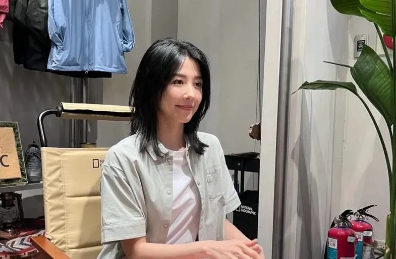 演員邵雨薇（圖）現正投入電影演出，23日出席品牌活動時聊及AI演員話題，她表示擔心也沒有用，還是會傾向真人演出，倒是比較怕肖像被拿去詐騙。（圖／中央社）