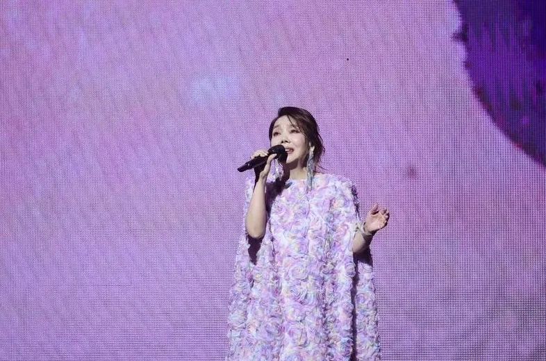 歌手辛曉琪演唱會28日在台北流行音樂中心盛大登場,為粉絲帶來橫跨多個時期的音樂作品,以多元曲風串連不同世代的共同記憶。(圖/中央社)