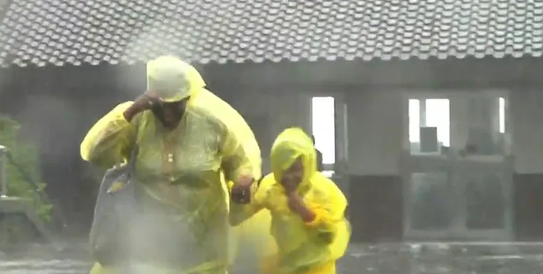 鳳凰颱風逼近，根據中央氣象署最新公布的最新風雨預測圖，有8地區在明天的清晨風力或雨量達停班停課標準。（示意圖／中天新聞）
