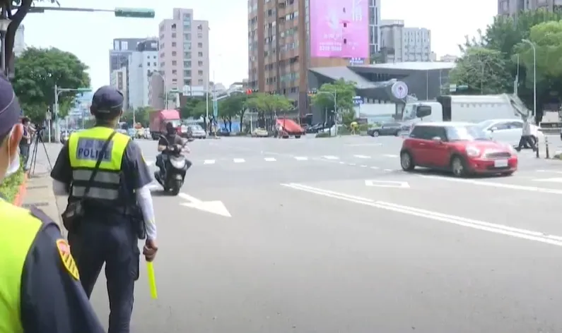 《道路交通管理處罰條例》修正案於今天正式實施，對於偽造、變造及矇領車牌等違規行為祭出最高7萬2000元罰鍰。（示意圖／中天新聞）