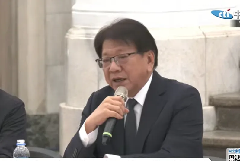 總統府秘書長潘孟安20日呼籲民眾多向庇護工廠下單購買中秋禮盒。（圖／中天新聞）