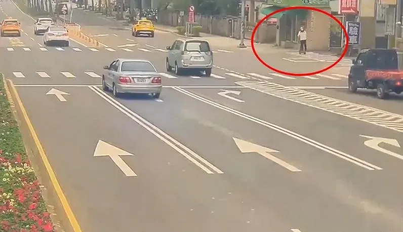 男子下交流道後畫面。(圖/翻攝畫面)