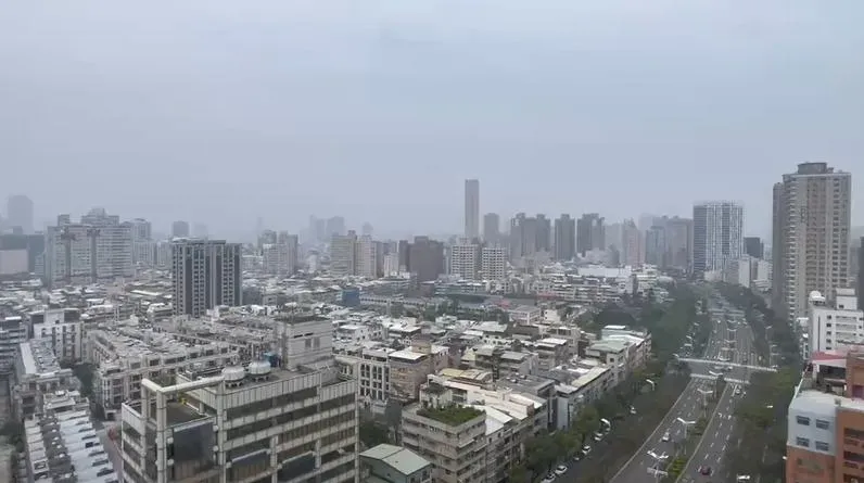 環境部26日已預先通知中纖汽電二廠、台橡等工廠提前加強防制措施,啟動應變。(圖/中天新聞)