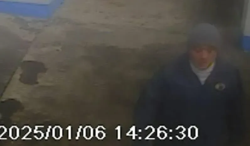 王男在綠島監獄服刑期間,被分配至營繕工作組,主要負責監獄建築的修繕工作。(圖/翻攝畫面)