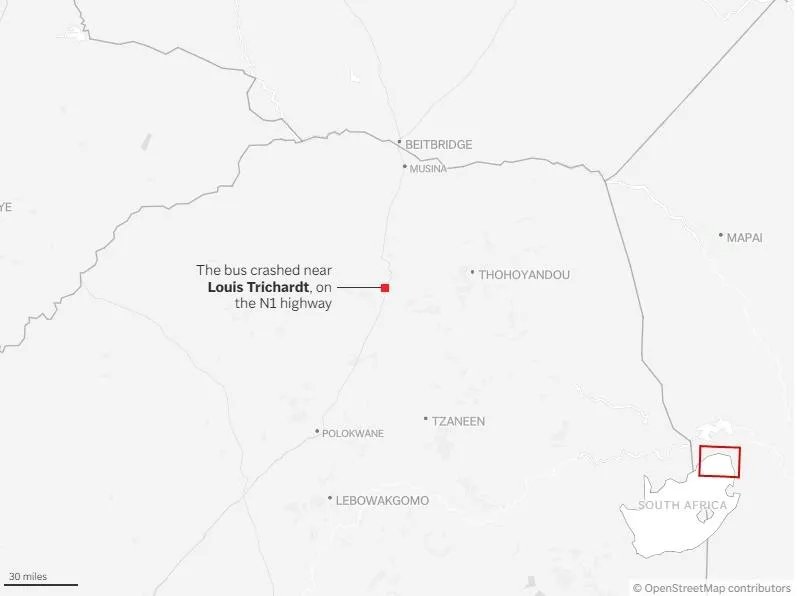 南非巴士翻覆造成42人死亡、49人受傷，死者包括一名年僅10個月大的女嬰。（圖／美聯社）