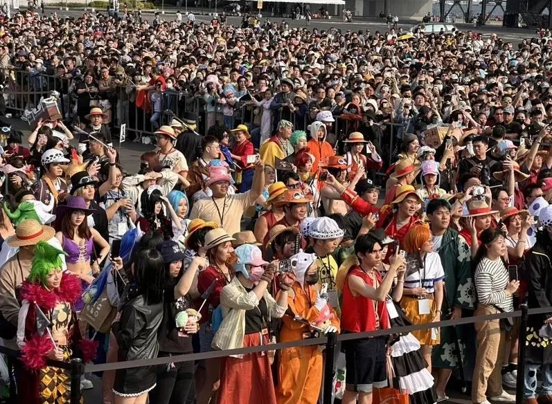 大遊行吸引數萬人共同參與，活動現場萬頭攢動。（圖／中央社）