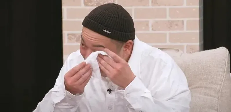 阿虎坦言失去愛女的打擊一度讓夫妻倆關係疏離。(圖/翻攝 東風衛視 YouTube)