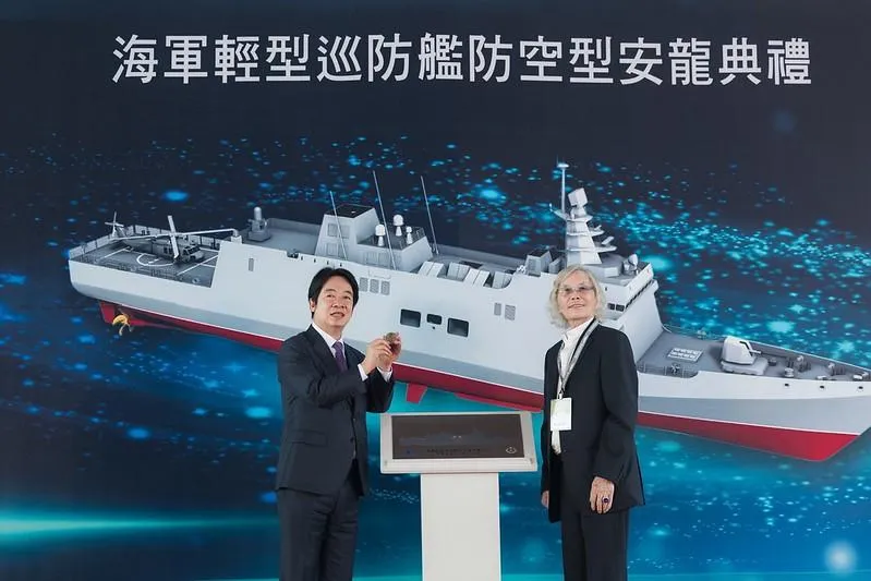 防空型輕型巡防艦原型艦安放龍骨。(圖/總統府)