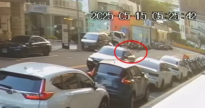 台中南屯今（15）日清晨發生車輛遭潑漆事件。（圖／翻攝畫面）