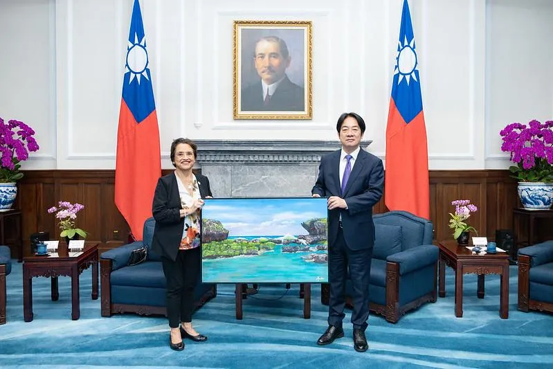 賴清德總統接見「美國關島總督古蕾露暨夫婿」。(圖/總統府提供)