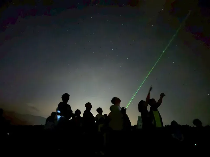 花蓮縣觀光處今年7月至8月推出「流星花蓮」系列活動,邀民眾到郊區夜遊觀星。(圖/花蓮縣政府提供)
