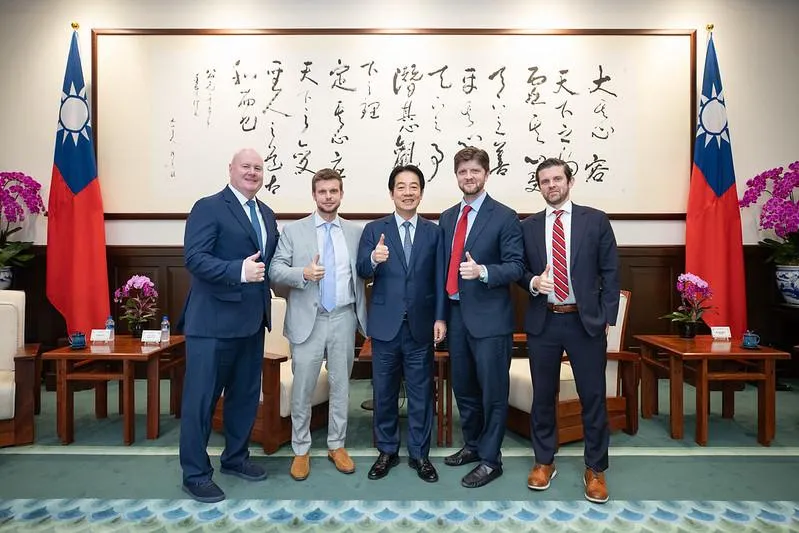 賴清德總統接受美國廣播節目「The Clay Travis and Buck Sexton Show」專訪。（總統府提供）