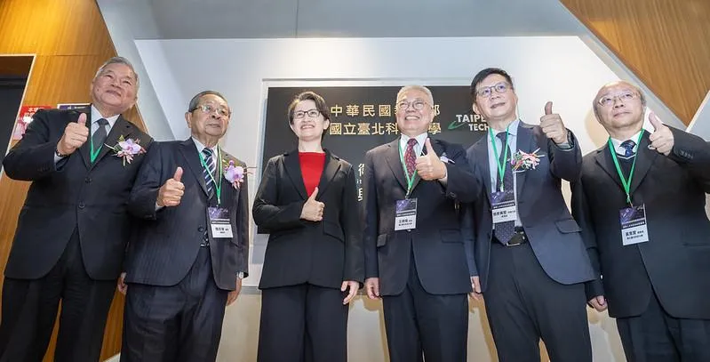 蕭美琴副總統11月20 日出席「B5G低軌衛星關鍵通訊模組產業人才與技術培育基地揭牌儀式」。(總統府提供)