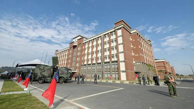 賴清德總統主持「陸軍砲兵訓練指揮部落成啟用典禮」。（圖／總統府提供）
