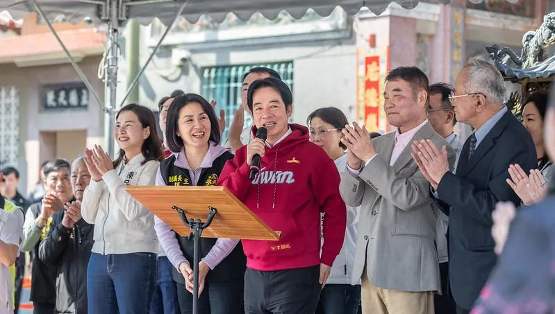 賴清德總統到苗栗走春參拜，自稱財神爺。（總統府提供）