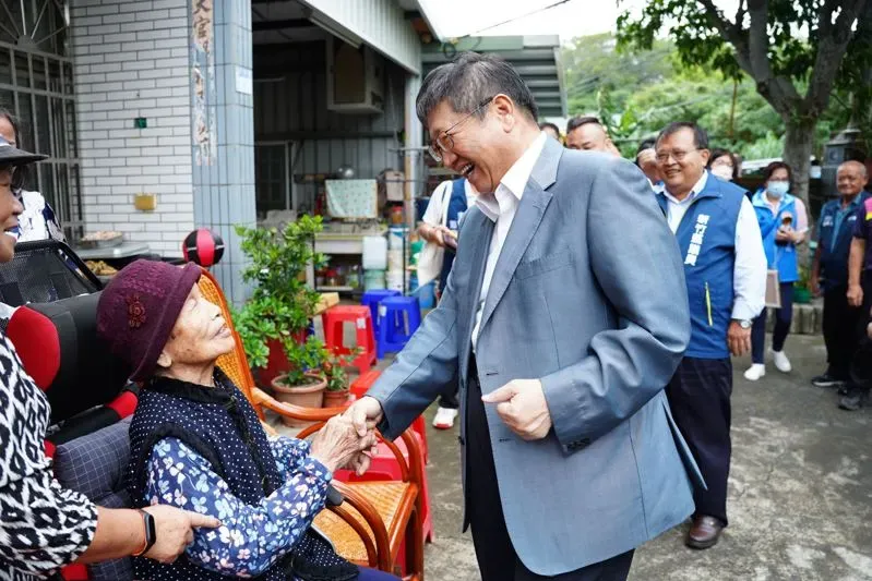 新竹縣政府強化照顧長者發放敬老禮金每人1萬元。（圖／新竹縣政府提供）