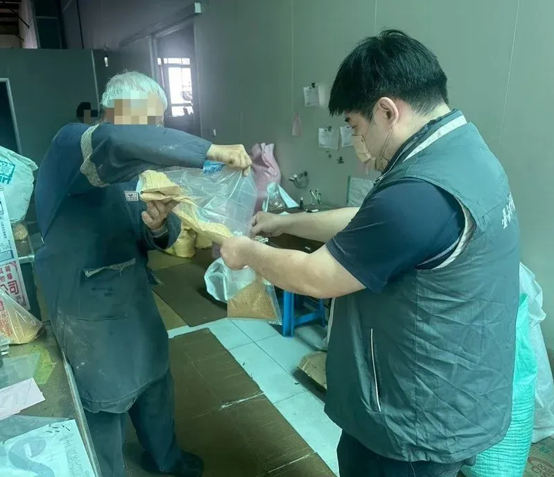 台南市衛生局今年2月配合行政院消費者保護處，抽驗4件市售花生、堅果及其製品，其中1件花生粉被檢出黃麴毒素超標。（圖／南市衛生局提供）