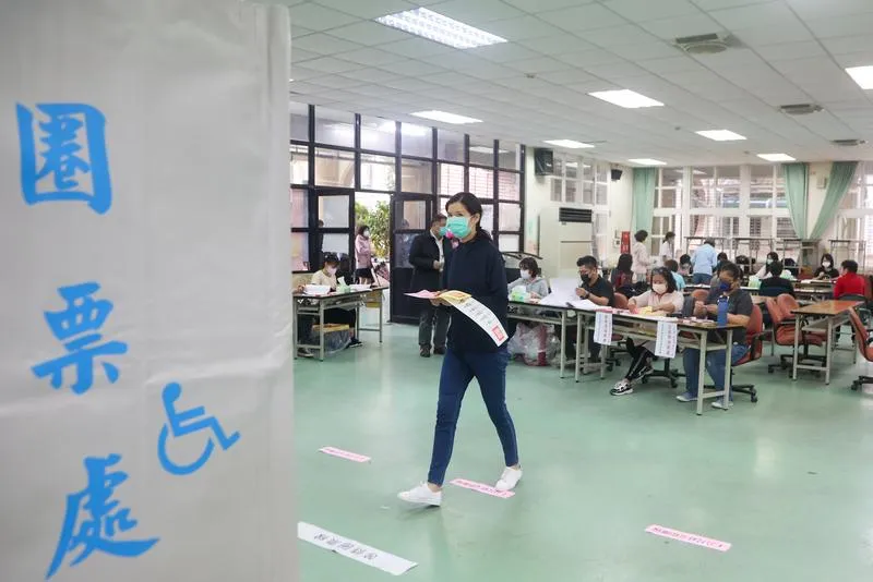 中選會表示，部分投票所因暑假期間學校整修或活動因素，地點已有異動，呼籲民眾投票前先確認正確投票地點。（示意圖/資料照）