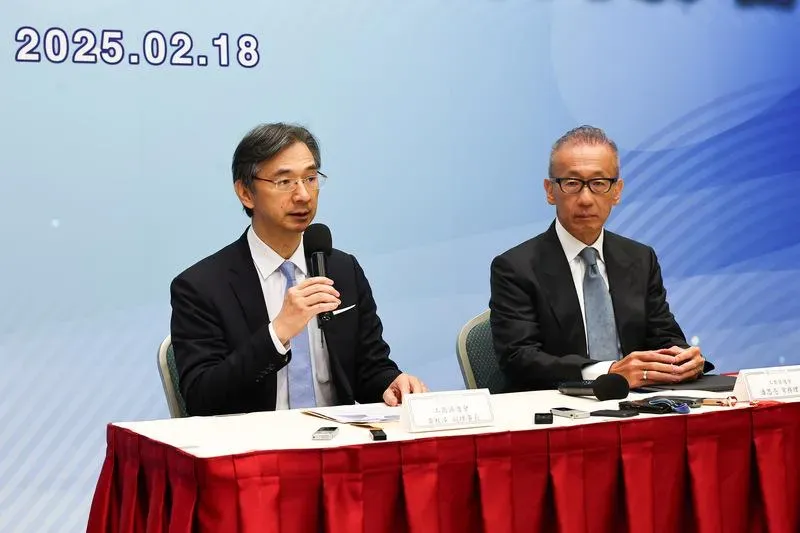 中華民國工商協進會18日於台北國際會議中心舉辦「川普2.0對台灣及世界的影響」工商講座,會後中華民國工商協進會副理事長黃教漳(左)、中華民國工商協進會常務理事潘思亮(右)接受媒體聯訪。(圖/中央社)