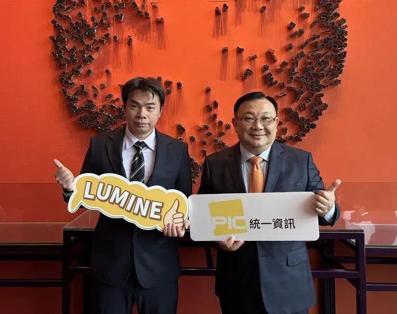 統一資訊總經理謝良承（右）與統一資訊副總經理暨菲律賓子公司總經理吳聲輝（左），6日談營運展望。（圖/中央社）