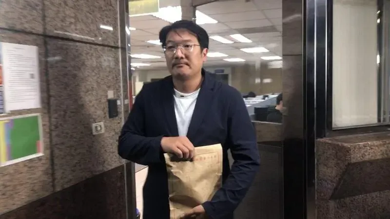 基隆市政府民政處長張淵翔，法院裁定40萬元交保，並限制住居（圖／中央社）
