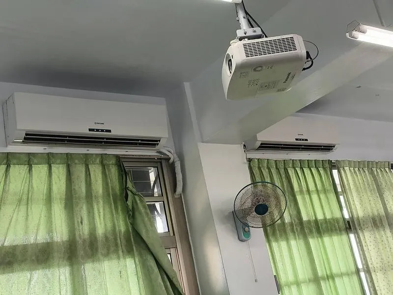國立彰化高級中學有家長不滿學校向學生收取1分鐘新台幣1元冷氣電費,質疑費用太貴而向議員陳情;校方4日表示,因誤用一般電器計算公式,已陸續將開學4天誤算金額退回。(圖/彰化高中提供)