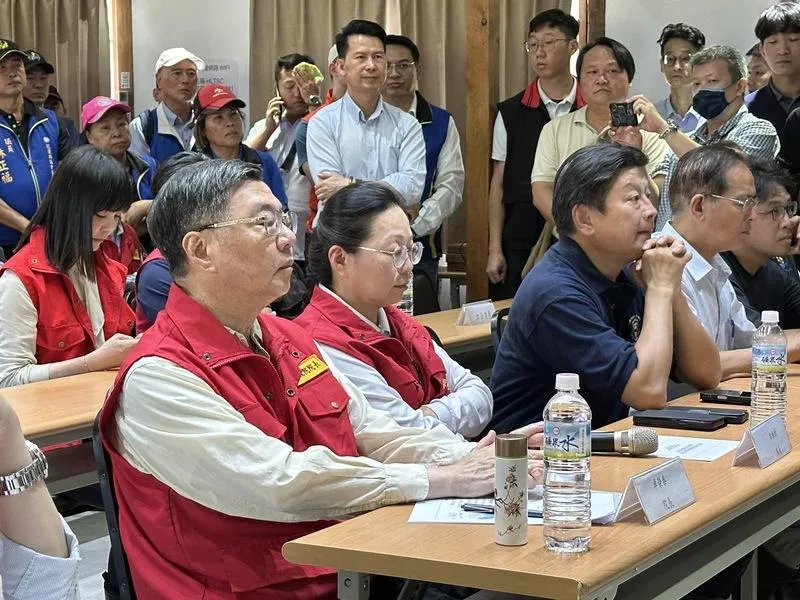 卓榮泰(圖左)、徐榛蔚、傅崐萁(圖右)。(圖/中央社)
