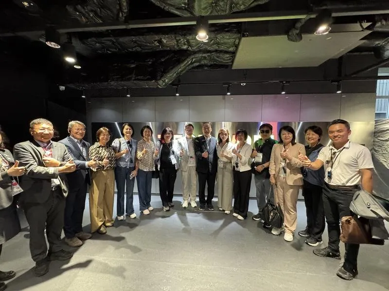 韓國瑜率跨黨派立委前往日本參訪大阪世博會，對台灣館驚艷。(圖/中央社)