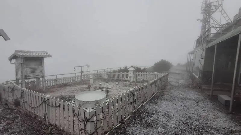 玉山氣象站清晨有降雪。(圖/中央氣象署提供)